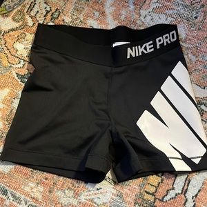 Nike Pro Dri-fit Shorts, EUC, black/white, size small